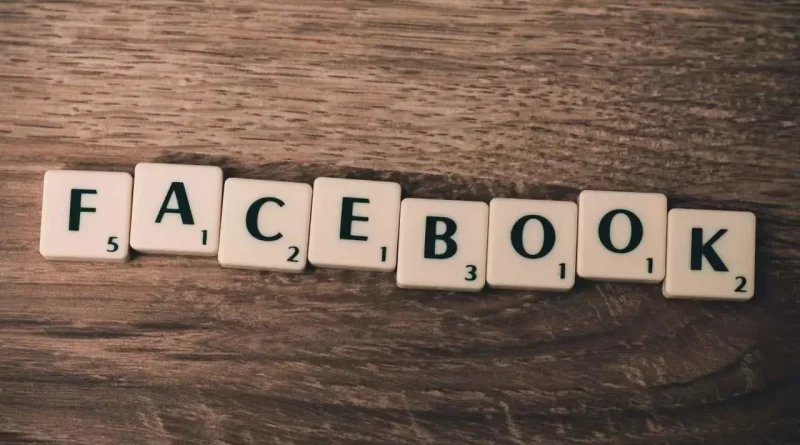 Facebook, scrabble, lettres