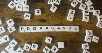 Propagande, lettre, scrabble