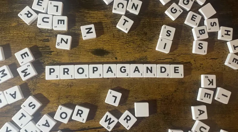 Propagande, lettre, scrabble