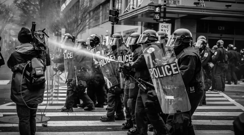 Police, manifestation, attaque