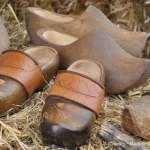 Sabots, paille, nature