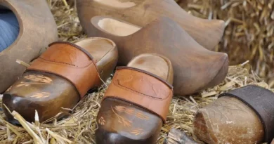 Sabots, paille, nature