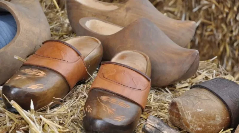 Sabots, paille, nature