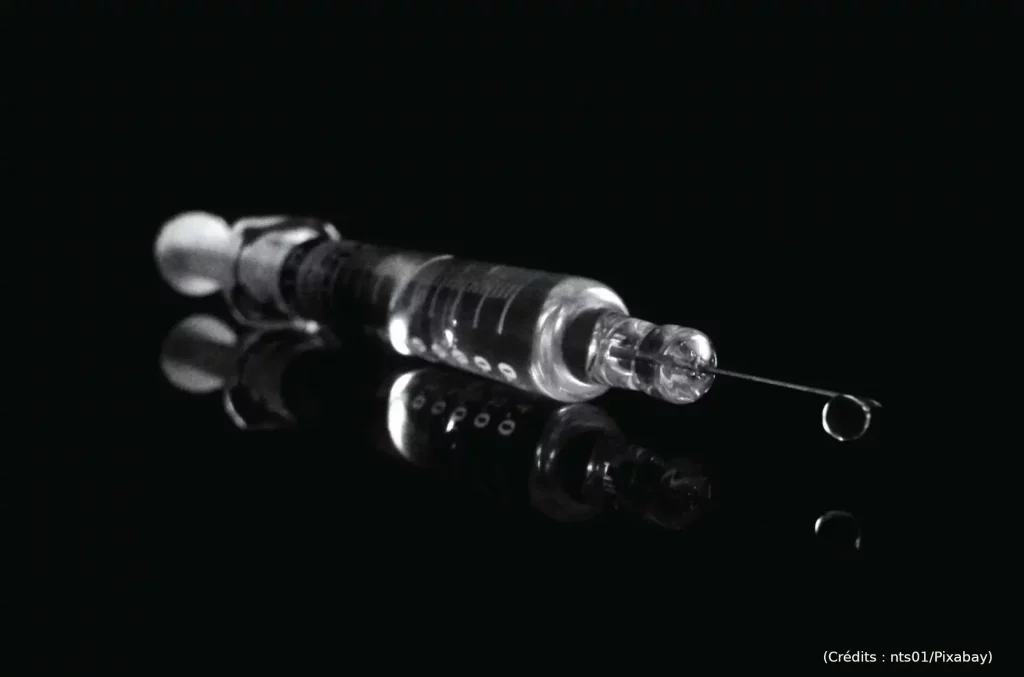 Seringue, aiguille, goutte