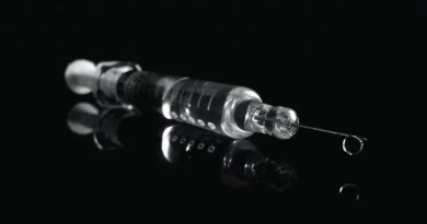 Seringue, aiguille, goutte