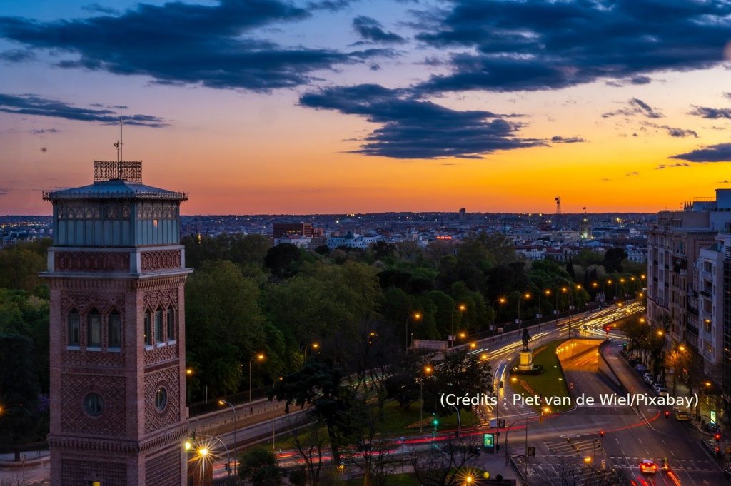 La ville de Madrid la nuit