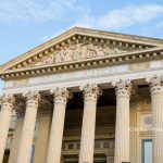 Tribunal, marche, colonnes