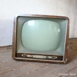 Téléviseur, parquet, cathodique