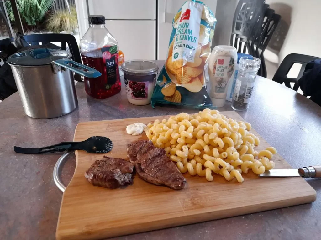 Viande, pâte, repas