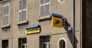 la poste, banque, mur