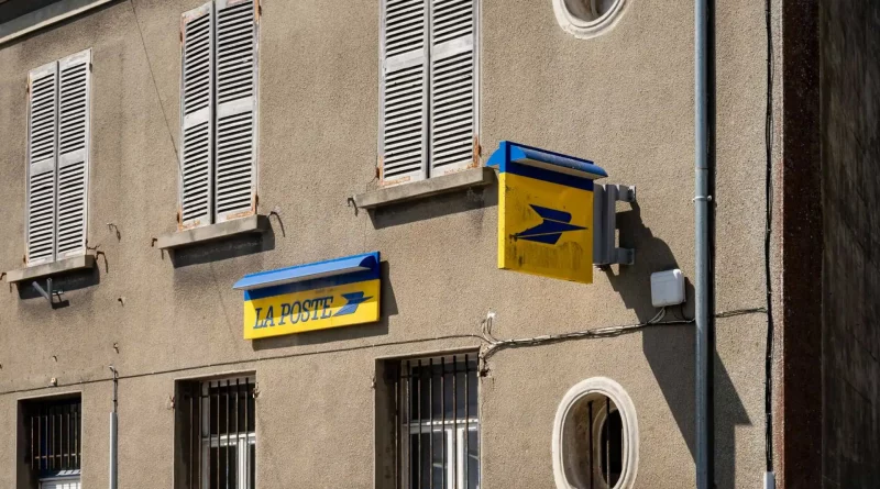la poste, banque, mur