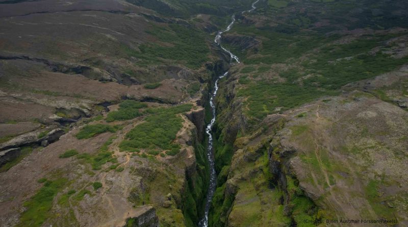 Faille, rivière, montagne