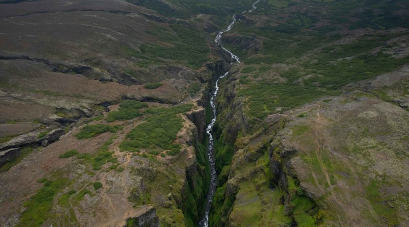 Faille, rivière, montagne